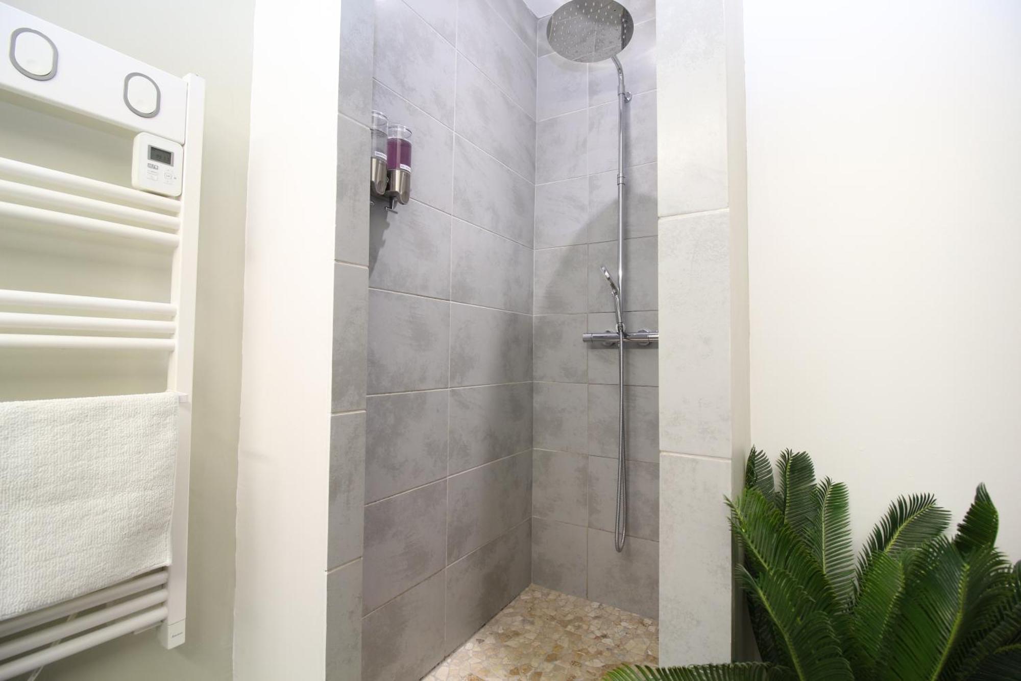 T3 Appartement Hypercentre Proche Commerce- Parking - 2 Chambres Wifi Gratuit Avignon Buitenkant foto